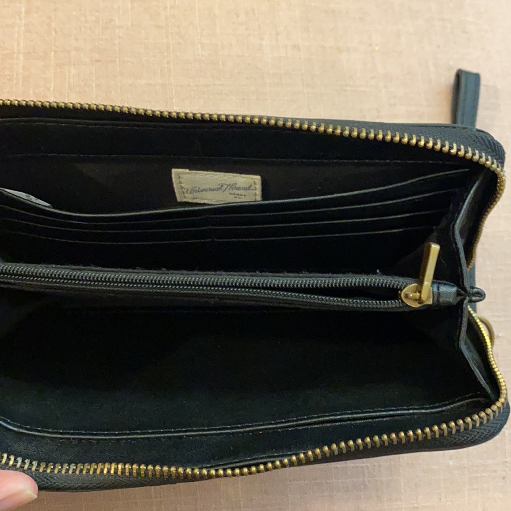 Universal Thread Wallet - Picture 2 of 3